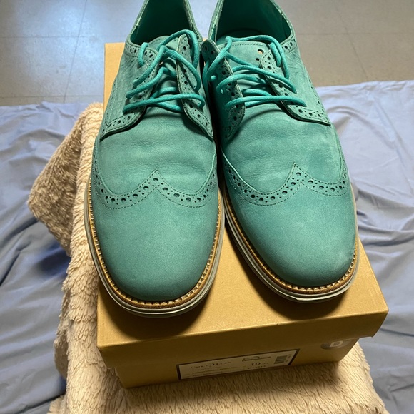 Shoes - Picture 2 of 9